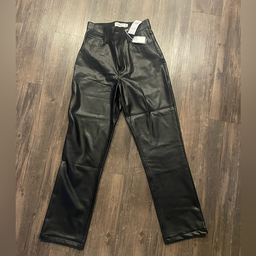 A&F NWT Curve Love 90’s Straight Vegan Leather Pants